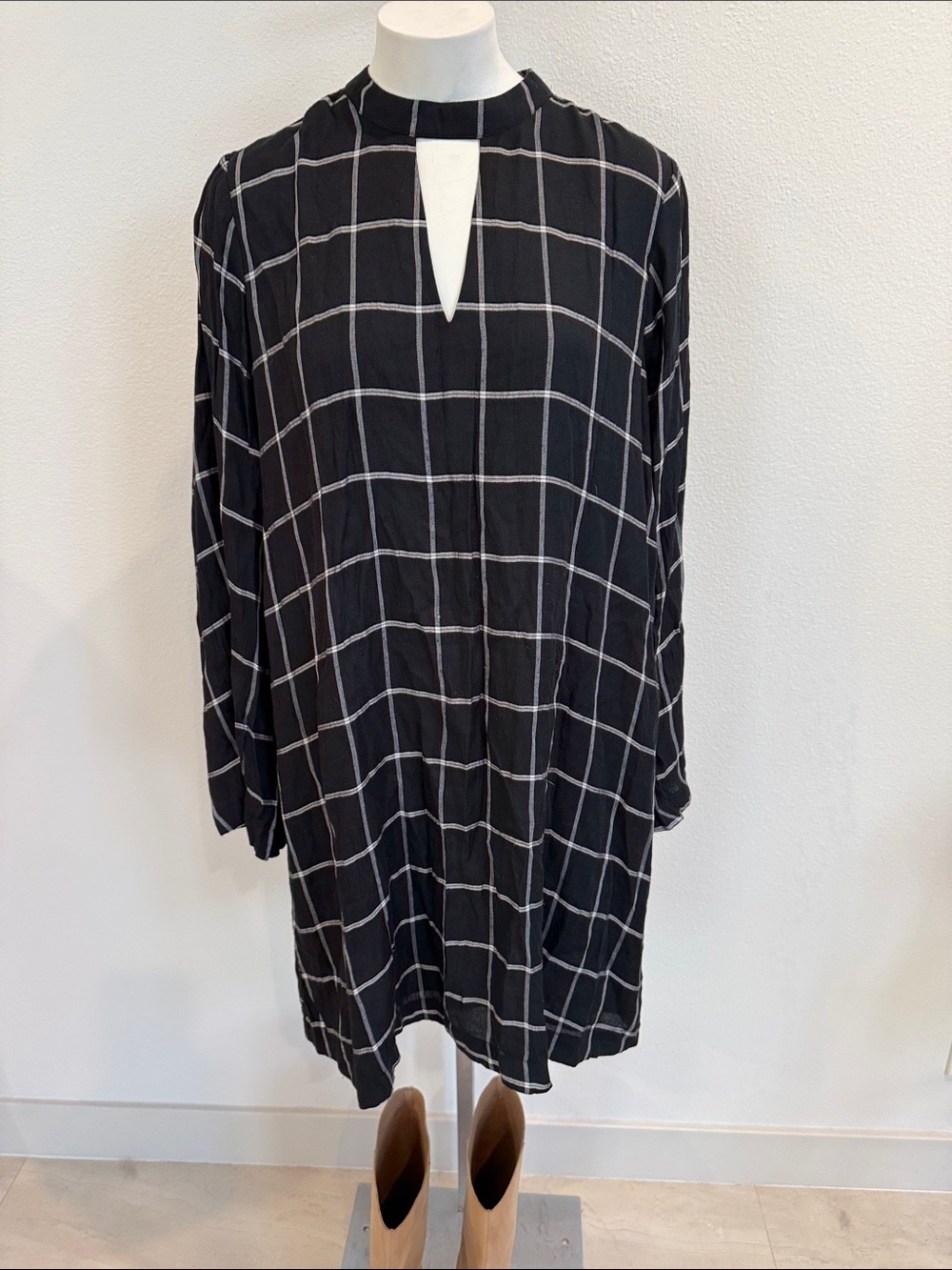 NWOT Loft Black Windowpane Keyhole Shift Dress Sz M